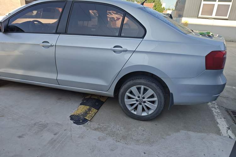 Used Volkswagen Jetta 2015 Zhuihui Edition 1.6L Manual Comfort Model
