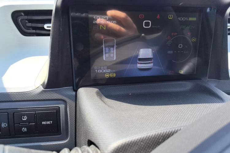 Used Wuling Hongguang MINIEV 2022 Macaron Premium Model – Lithium Iron Phosphate
