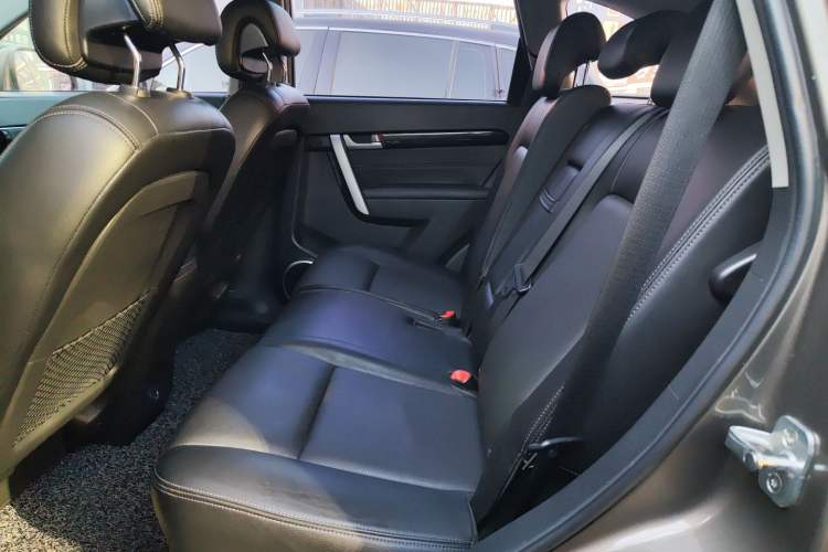 Used Chevrolet Captiva 2015 2.4L 4x4 Flagship Edition 7-Seater
