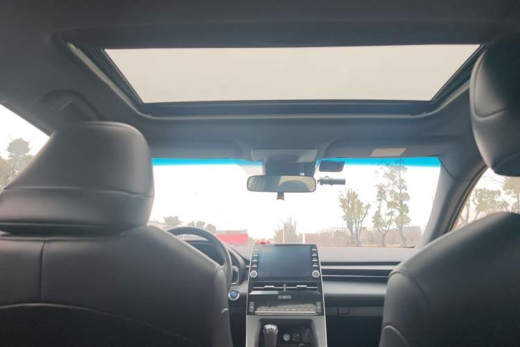 Used Toyota Avalon 2019 Dual-Engine 2.5L Luxury Edition China VI Standard