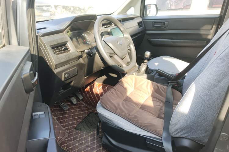 Used Wuling Hongguang PLUS 2019 1.5T Manual Standard Version 7 Seats
