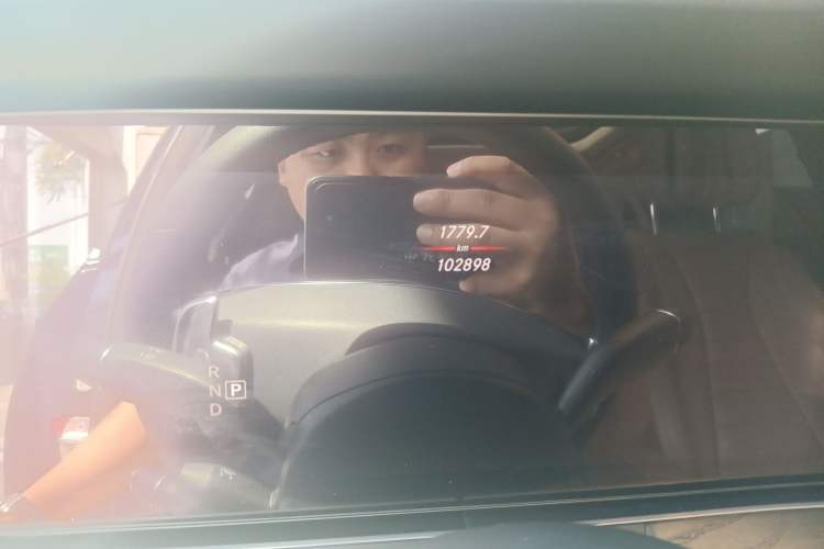 Used Mercedes-Benz E-Class 2018 E 300 L Sporty and Stylish Model
