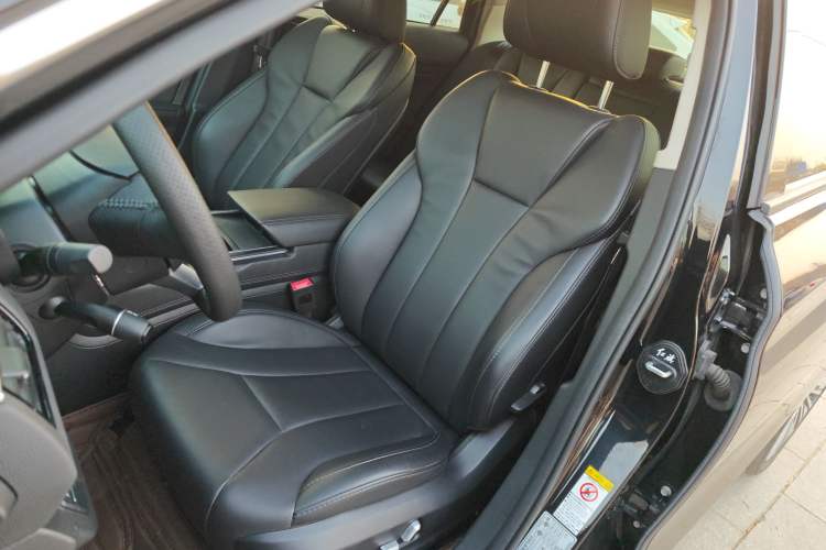 Used Hongqi H5 2022 Classic Model Facelift 1.8T Automatic Smart Connect Flagship Edition
