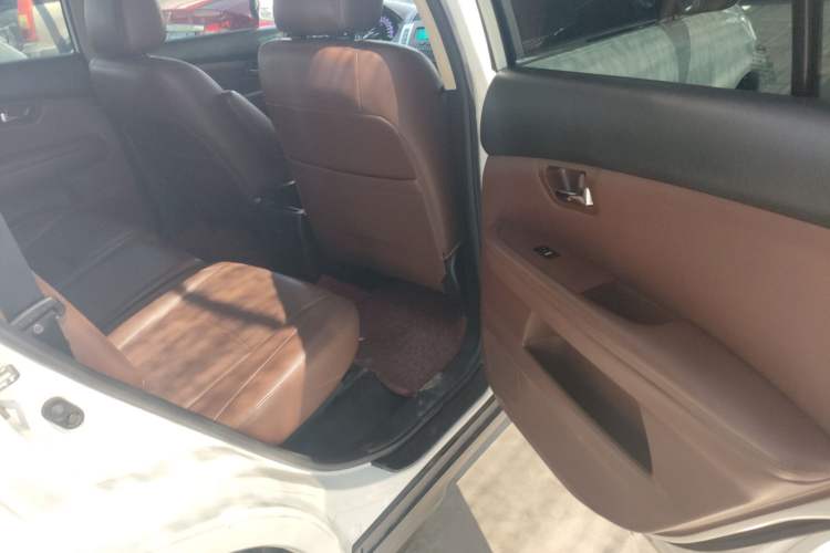 Used BYD S6 2014 2.0L Manual Luxury 5-Seater
