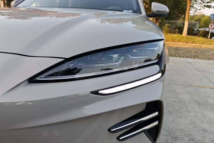 Used BYD Song PLUS New Energy 2025 EV Intelligent Driving Edition 520km Luxury Model
