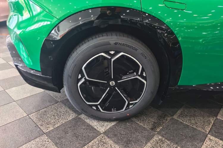 Used  YU7 2025 Ultra-Long Range All-Wheel Drive Pro Version
