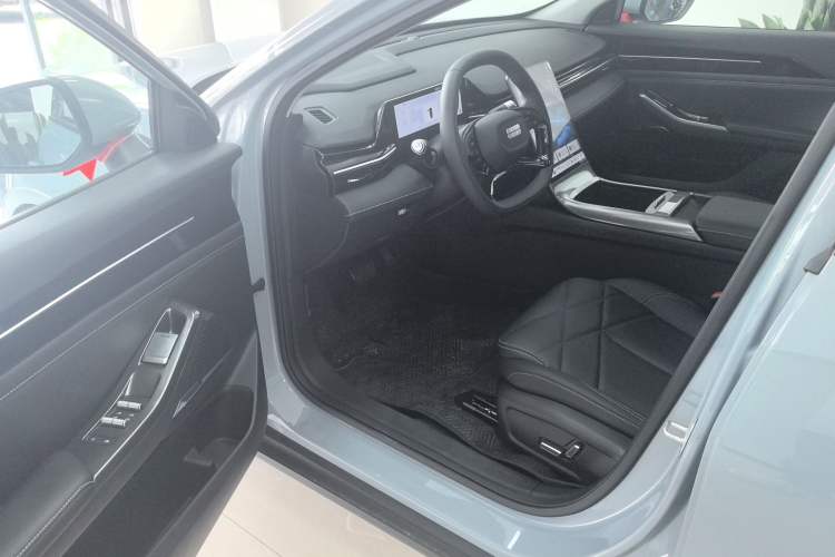 Used  L6 2024 125km PLUS Dragon Edition
