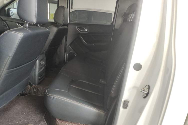 Used JMC Yuhu 7 2020 2.0T Diesel Manual 4x4 Comfort Edition Long Wheelbase China VI Emission Standard JX4D20A6L
