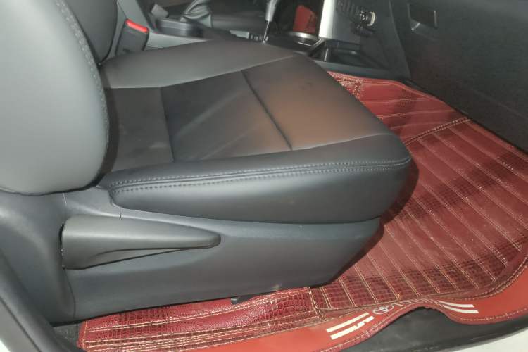 Used Toyota RAV4 2019 2.0L CVT Two-Wheel Drive Fashion X Limited Edition China VI Standard
