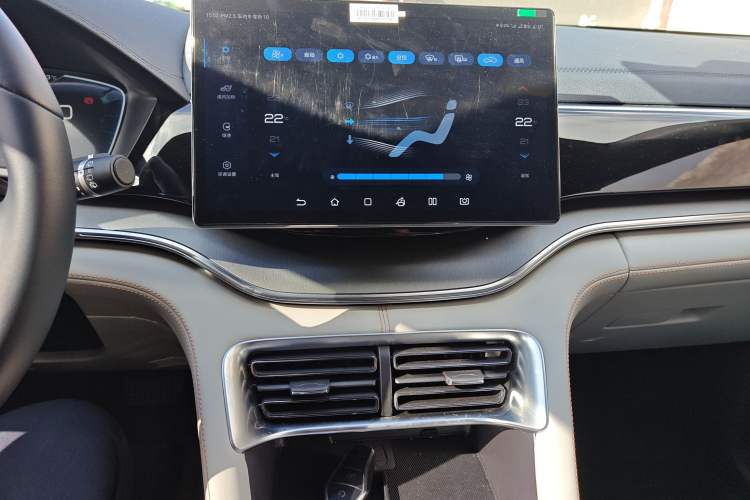 Used BYD Song PLUS New Energy 2024 HONOR Edition DM-i 110km Flagship PLUS
