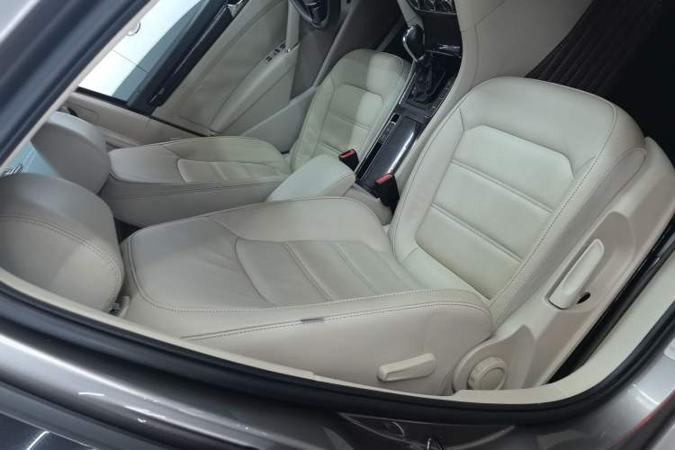 Used Volkswagen Passat 2014 1.8TSI DSG Prestige Edition
