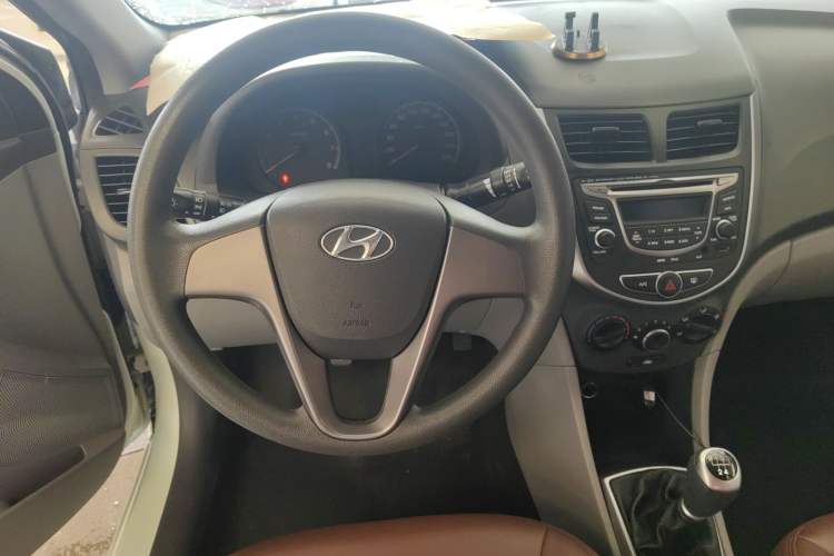 Used Hyundai Verna (older generation) 2014 1.4L Manual Smart GLS Trim