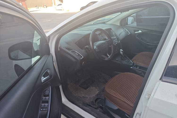 Used Ford Focus 2017 Hatchback 1.6L Automatic Fashion Edition Smart Drive Version
