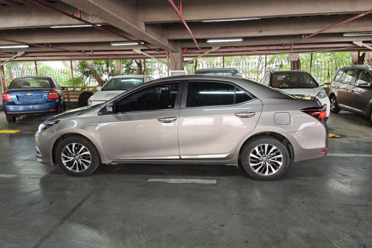 Used Toyota Corolla 2016 Dual-Engine 1.8L E-CVT Elite Edition
