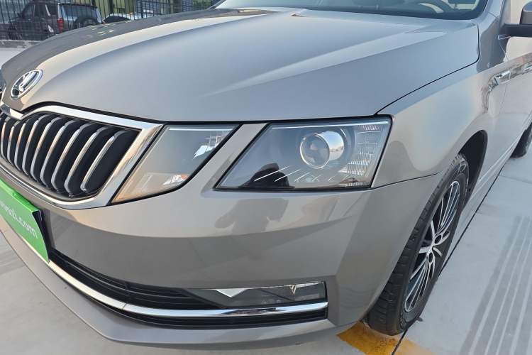 Used Skoda Octavia 2019 1.5L Automatic Smart Drive Luxury Edition China V Standard
