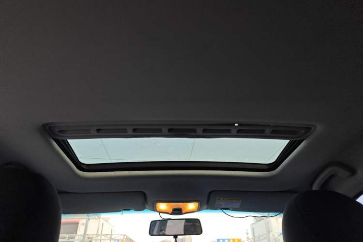 Used Roewe 350 2015 1.5L Automatic Luxury Sunroof Edition