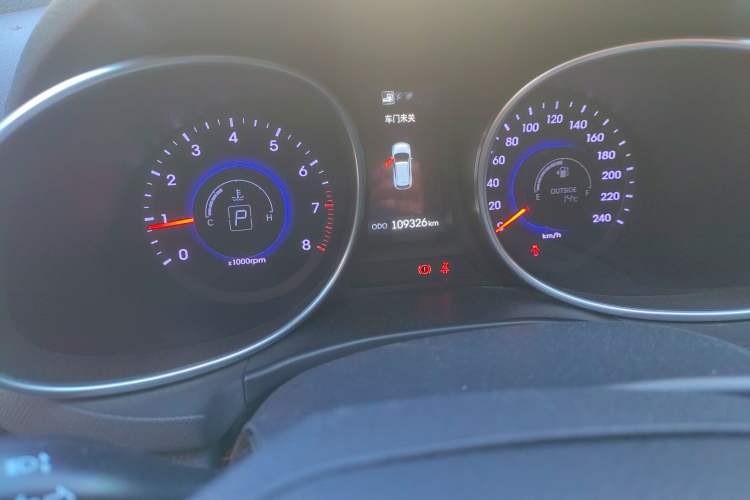 Used Hyundai Santa Fe 2013 2.4L Automatic 4x4 Smart Version
