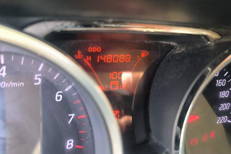 Used Nissan Livina 2013 1.6XL CVT Luxury Edition
