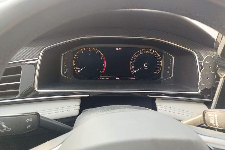 Used Volkswagen Tiguan L 2023 330TSI Automatic Two-Wheel Drive R-Line Enjoyment Edition
