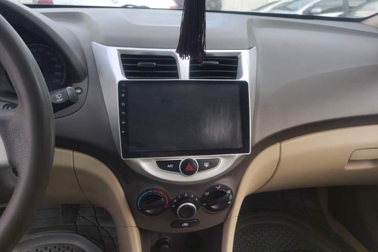 Used Hyundai Verna 2010 Sedan 1.4L Manual Comfort GS
