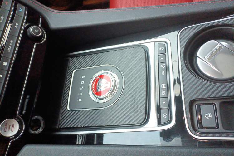 Used Jaguar F-PACE 2016 2.0T Two-Wheel-Drive R-Sport Sport Edition
