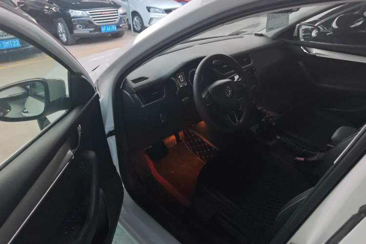 Used Skoda Octavia 2019 1.5L Automatic Smart Drive Luxury Edition China VI Standard
