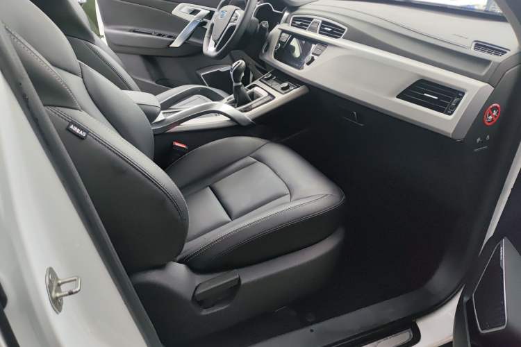 Used Geely Auto Emgrand X7 Sport 2016 2.0L Manual Smart Connect Version
