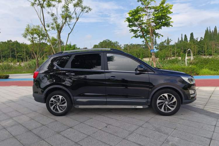 Used Baojun 560 2015 1.8L Manual Luxury Model
