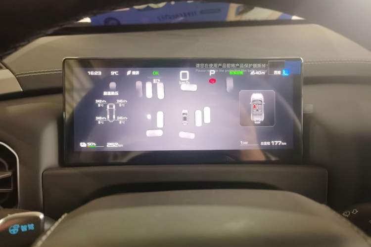 Used  Titanium 3 2025 501 km All-Wheel Drive Intelligent Driving Max Edition
