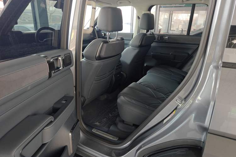 Used  Leopard 5 2023 Explore Edition
