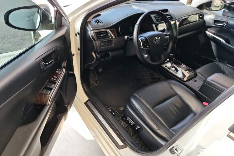 Used Toyota Camry 2015 2.0G Premier Edition
