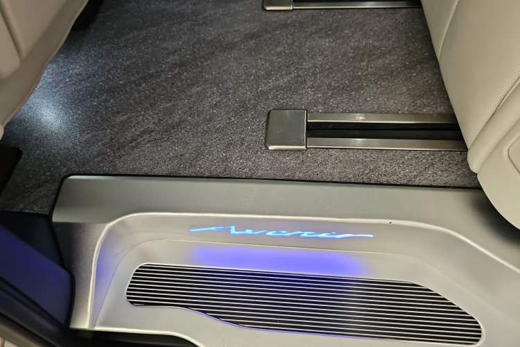 Used Buick Century 2023 2.0T Six-Seater Yinshi Edition
