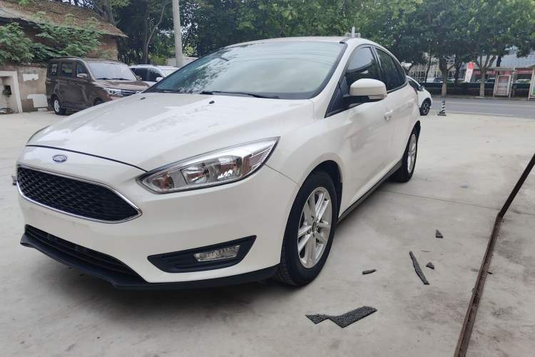 Used Ford Focus 2018 Hatchback Classic 1.6L Automatic Trendy SmartDrive Edition
