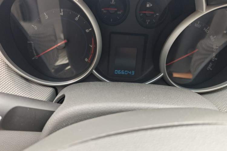 Used Chevrolet Cruze 2014 1.6L SL Millionth Anniversary Edition MT
