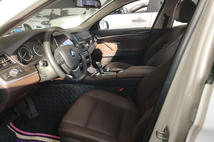 Used BMW 5 Series 2014 525Li Luxury Design Package
