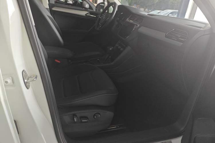 Used Volkswagen Tiguan L 2021 330TSI Automatic Two-Wheel Drive Smart Edition
