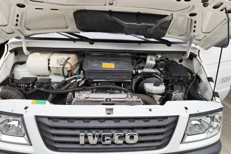 Used Iveco Daily 2021 2.5T V35 2-3 Seater Short Wheelbase Mid-Roof Dual Tire Side-Sliding Doors
