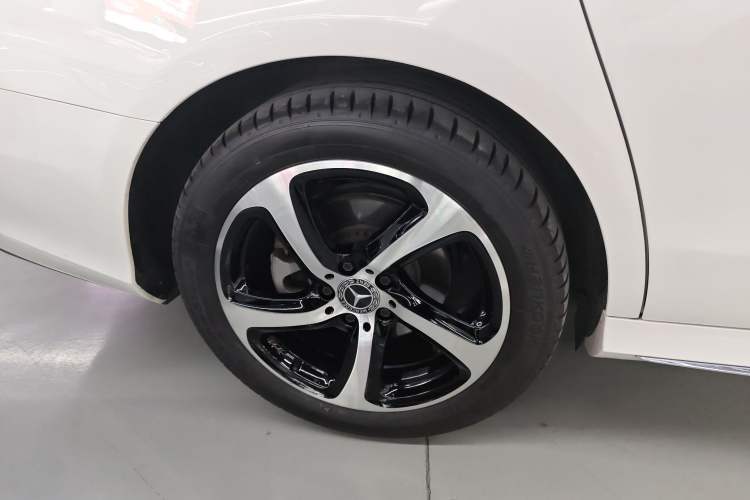 Used Mercedes-Benz E-Class 2019 E 300 L Sporty and Stylish Model