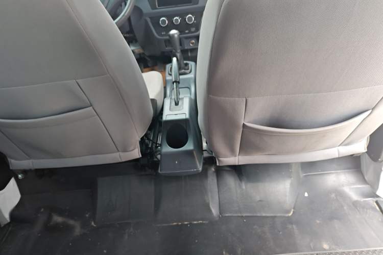 Used Jinbei Hiace X30 2020 1.5L Super-Comfortable Version China VI Standard SWC15M
