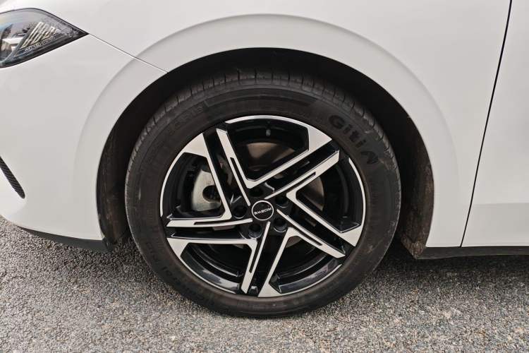 Used Roewe D7 2023 DMH 125km Excellence Edition
