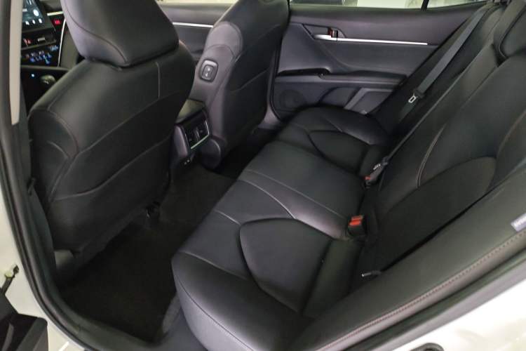 Used Toyota Camry 2021 2.0G Luxury Edition
