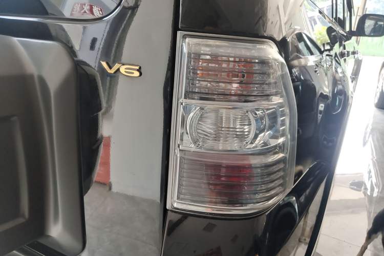 Used Mitsubishi Pajero 2015 3.0L Automatic Elite Plus Version China V Standard