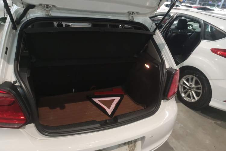 Used Volkswagen Polo 2013 1.6L Manual Comfort Edition