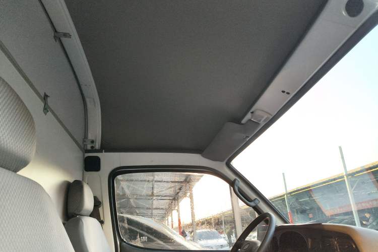 Used Jinbei Hiace 2020 2.0L Express King Series Deluxe Van High Roof China VI Standard 1TZS
