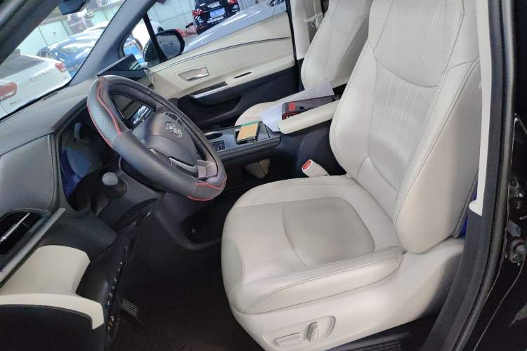 Used Toyota Granvia 2024 2.5L Hybrid Prestige ULTRA Edition
