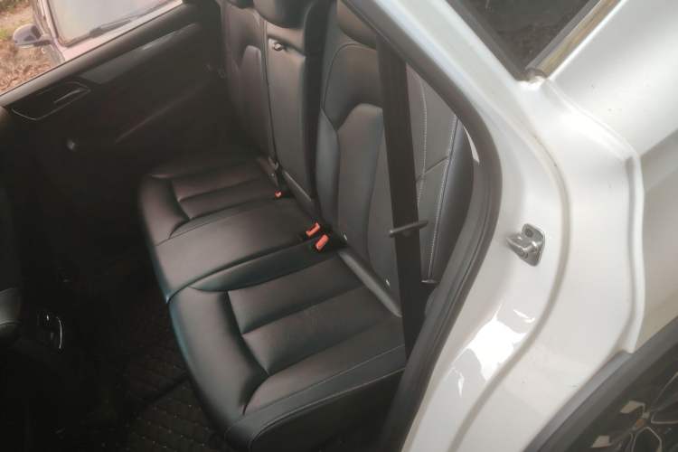 Used Roewe RX5 2016 20T Two-Wheel Drive Automatic Internet Smart Edition
