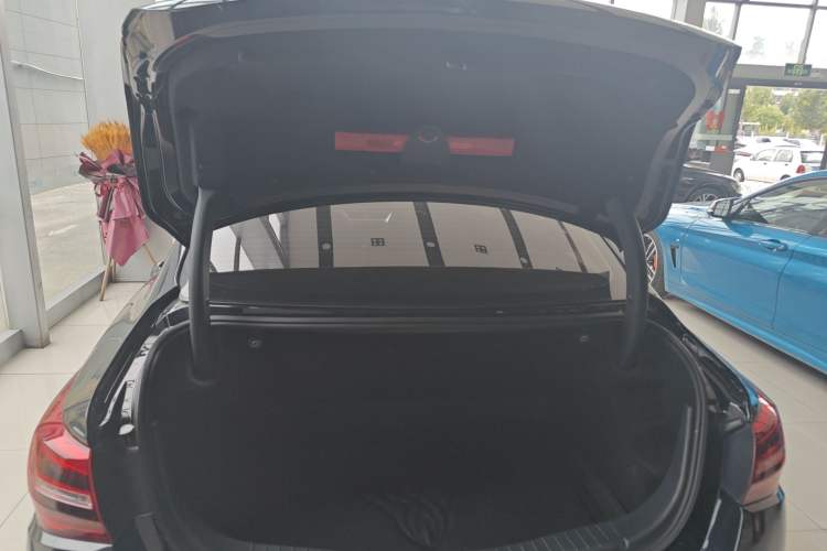 Used Hongqi H5 2022 Classic Model Facelift 1.8T Automatic Smart Connect Flagship Edition
