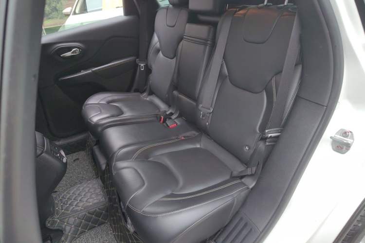 Used  Cherokee 2016 2.4L Leading Edition
