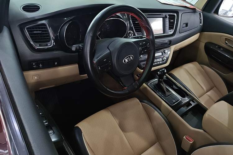 Used Kia Carnival 2015 2.2T Luxury Edition China IV
