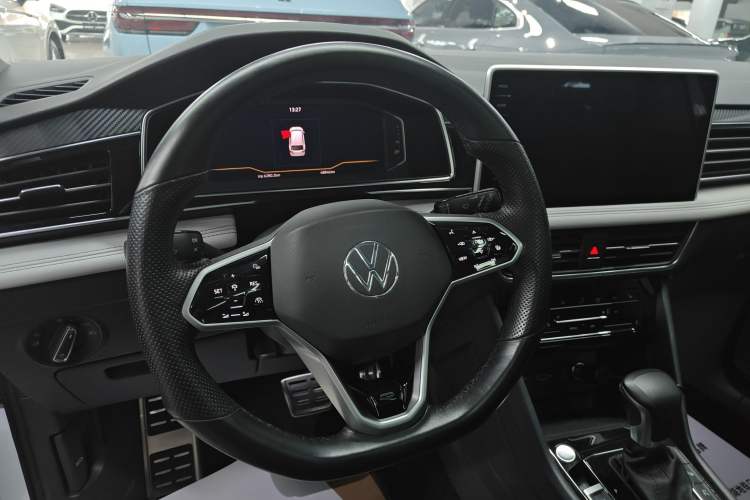 Used Volkswagen Tiguan L 2023 330TSI Automatic Two-Wheel Drive R-Line Enjoyment Edition
